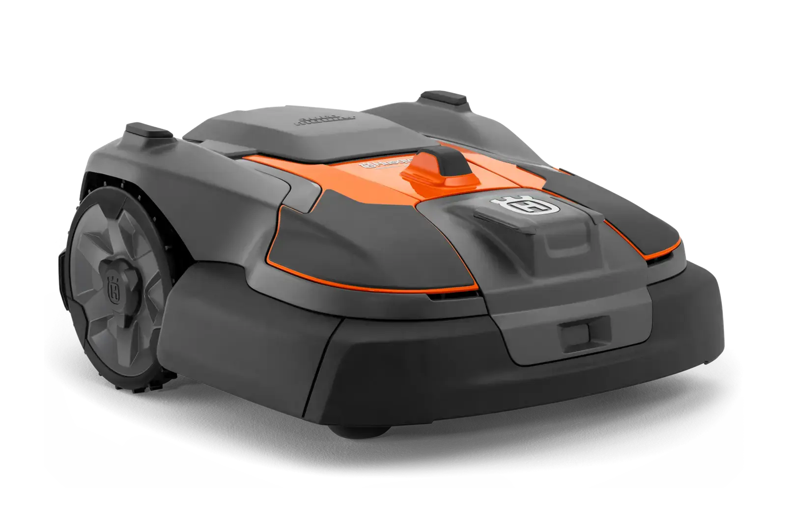 Husqvarna Automower 580L EPOS Mähroboter, grau und orange, mit sichtbarem Rad und Husqvarna-Logo, auf schwarzem Hintergrund.