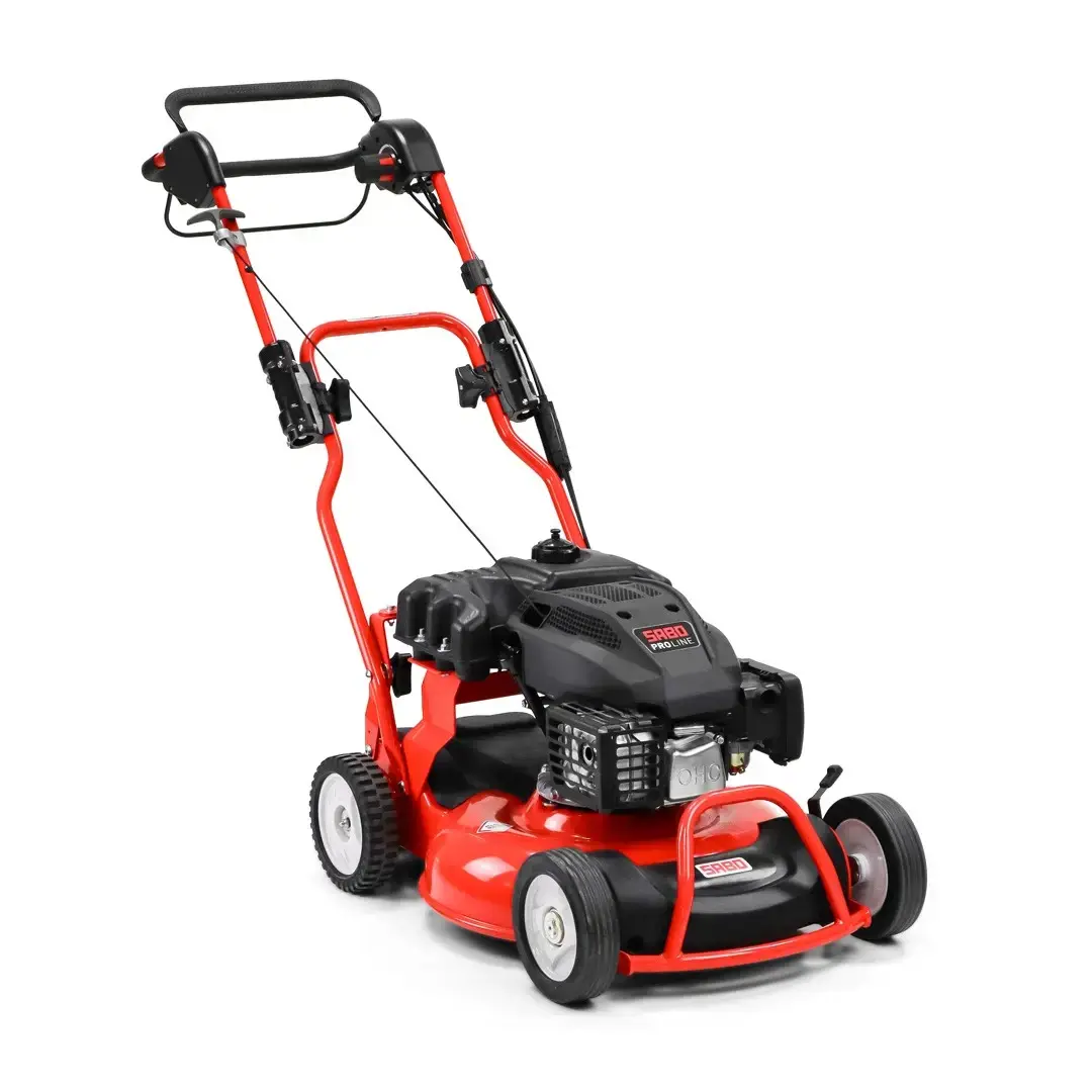 Roter Sabo 53-PRO M VARIO PLUS Benzingeräte Rasenmäher, Ansicht von vorne. Professionelle Gartentechnik.