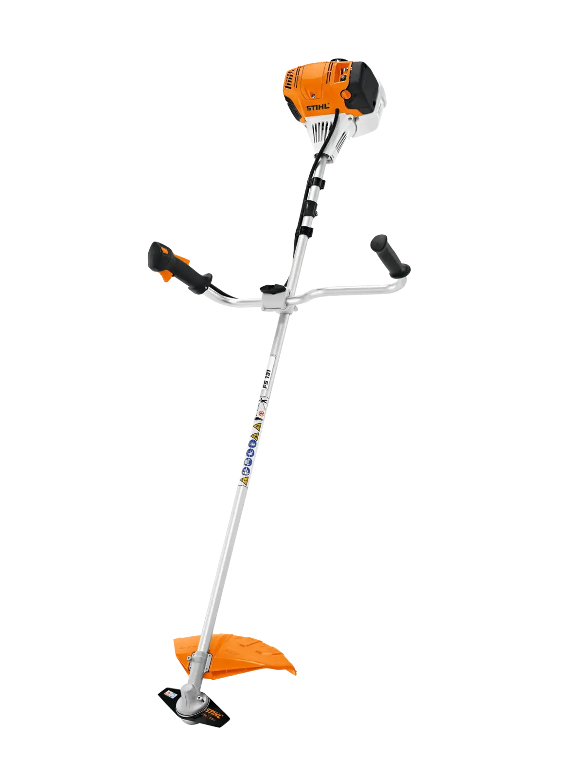 STIHL FS 131 Freischneider mit Zweihandgriff, silbernem Schaft und orangefarbenem Motorgehäuse auf schwarzem Hintergrund.