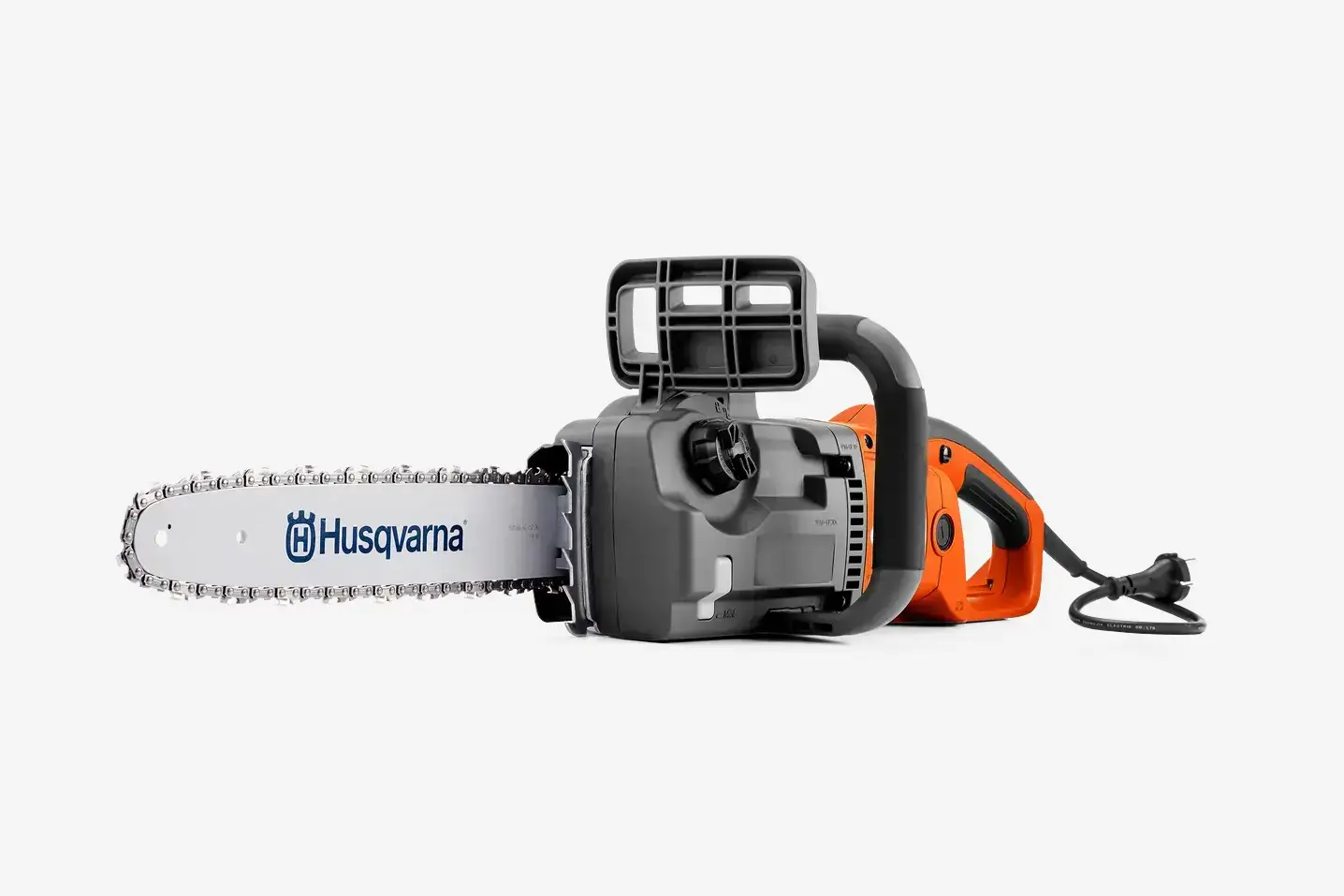 Husqvarna 420EL Elektro-Motorsäge auf weißem Hintergrund, seitlich liegend, mit orangefarbenem Griff und schwarzem Netzkabel.