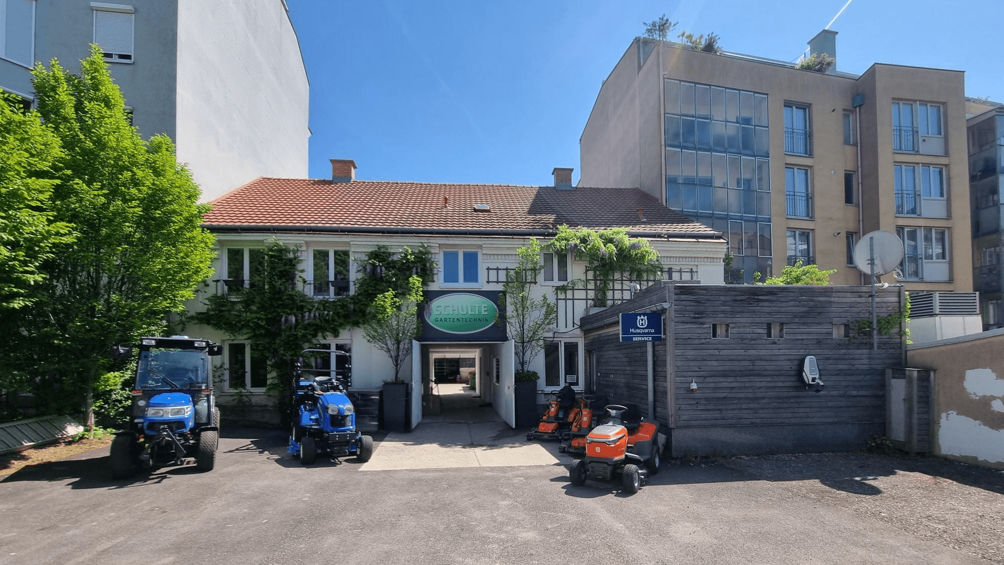 SGTech Wien - Firma von vorn mit Produkten