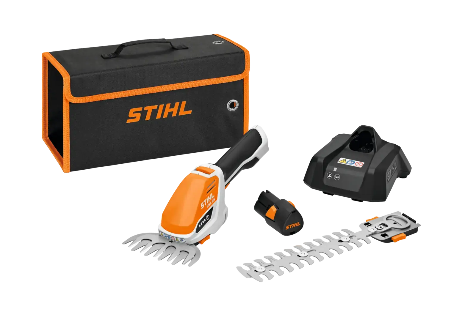 Stihl HSA26 Akku-Strauchschere mit zwei Wechselmessern, Akku, Ladegerät und praktischer Transporttasche auf weißem Hintergrund.