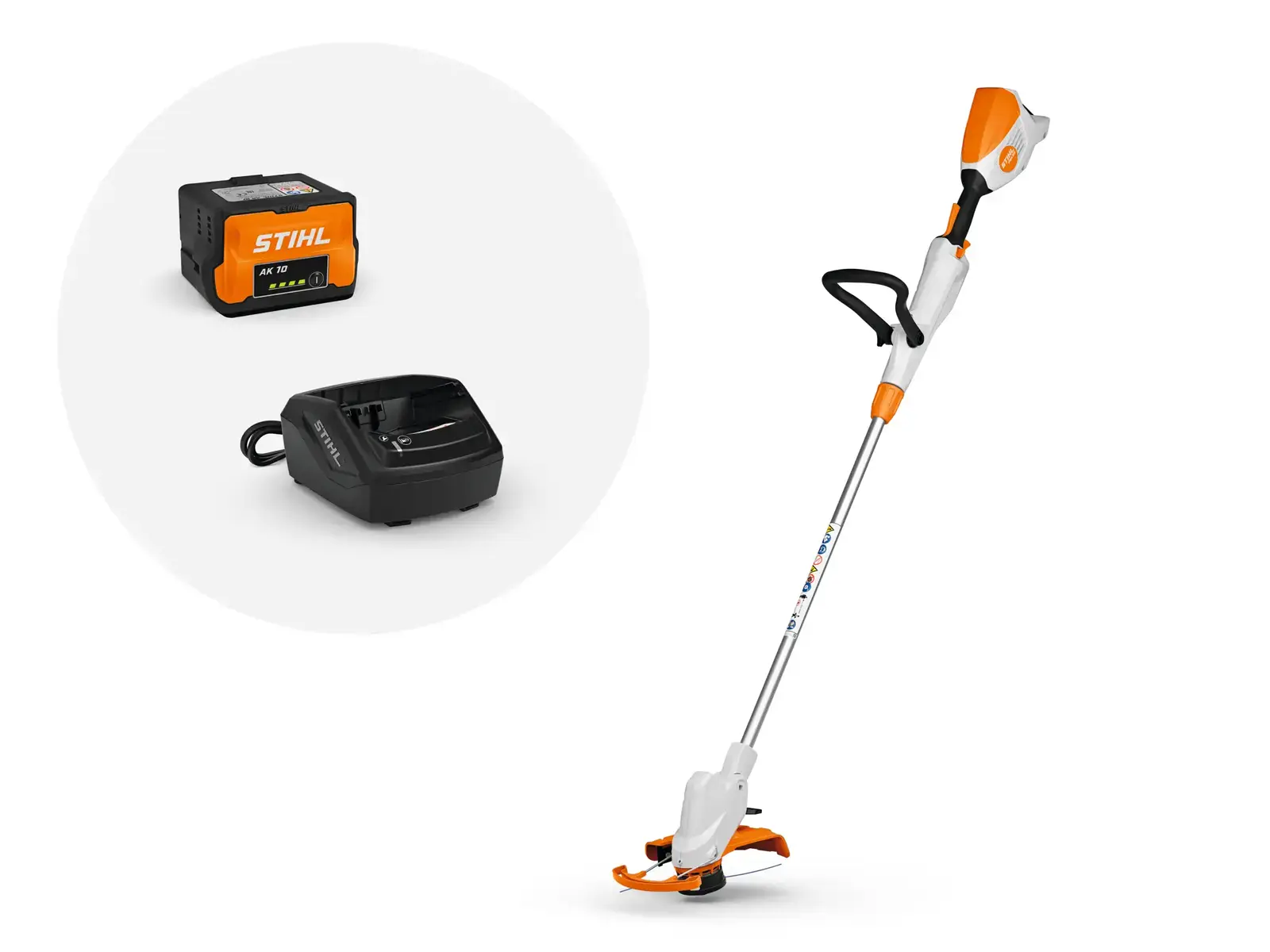 Stihl FSA50 Akku-Trimmer, orange und weiß, mit Akku und Ladegerät vor weißem Hintergrund.