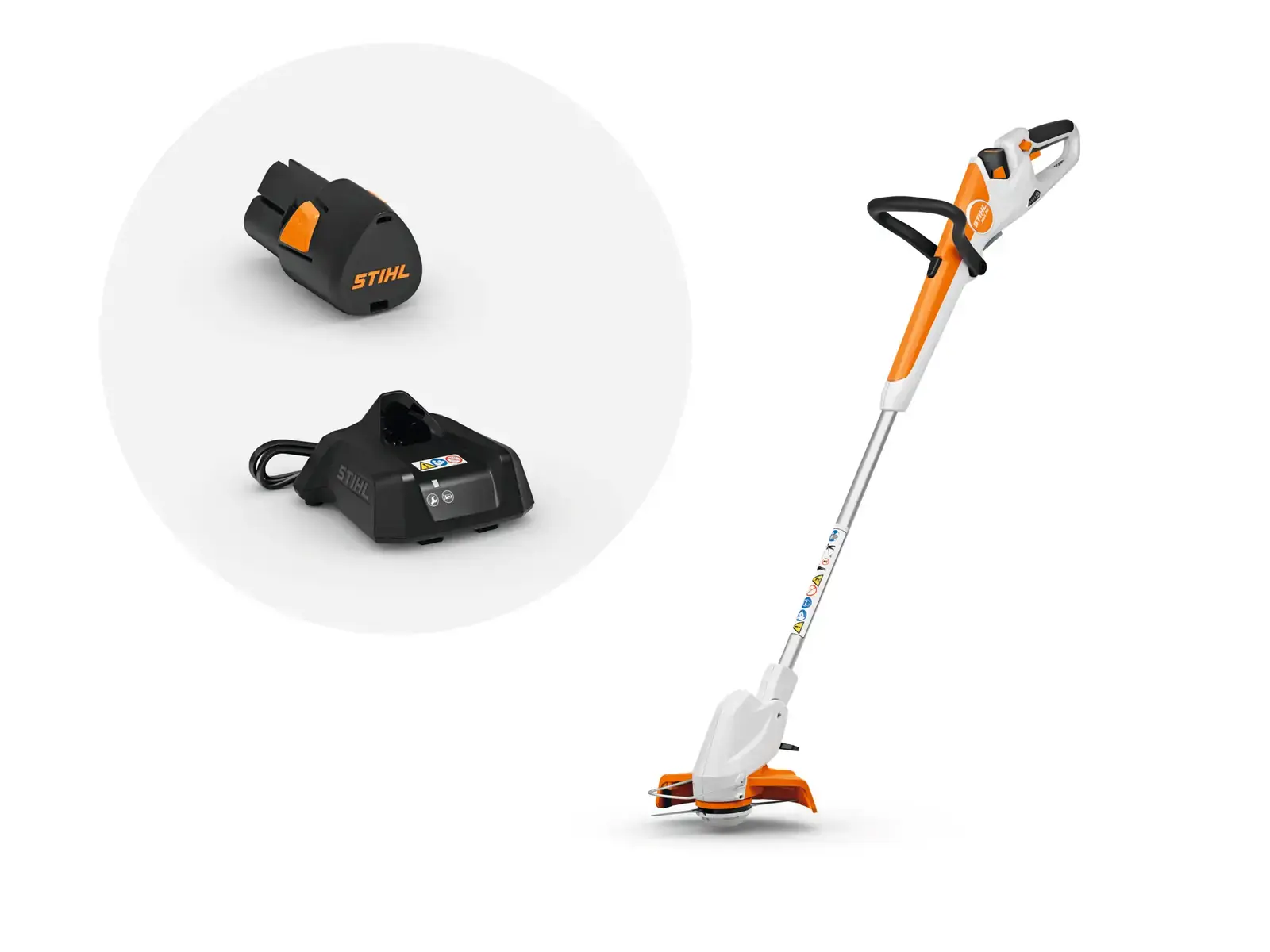 Stihl FSA30 Akku-Trimmer in Weiß und Orange mit Ladegerät und Akku auf weißem Hintergrund.