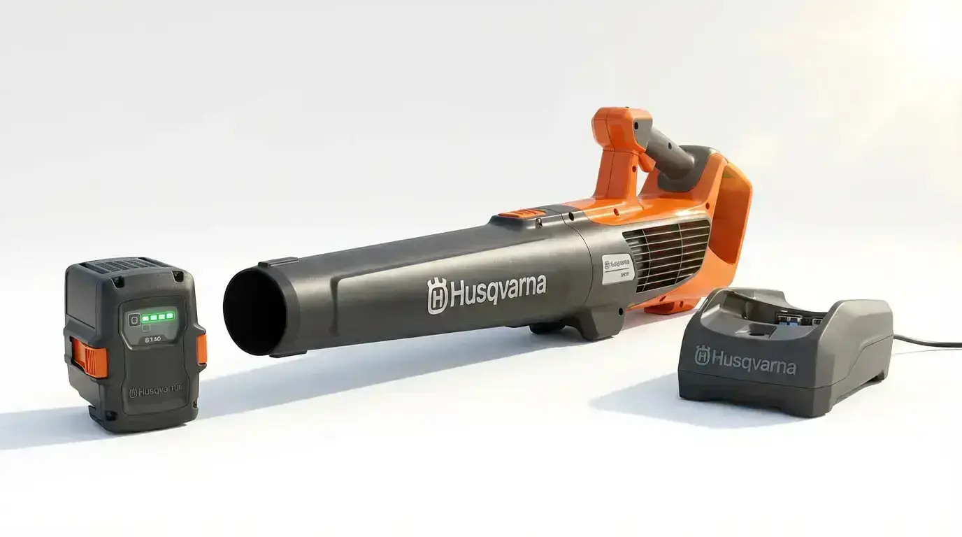 Husqvarna 122IB Akku-Laubbläser mit Akku und Ladegerät auf weißem Hintergrund.