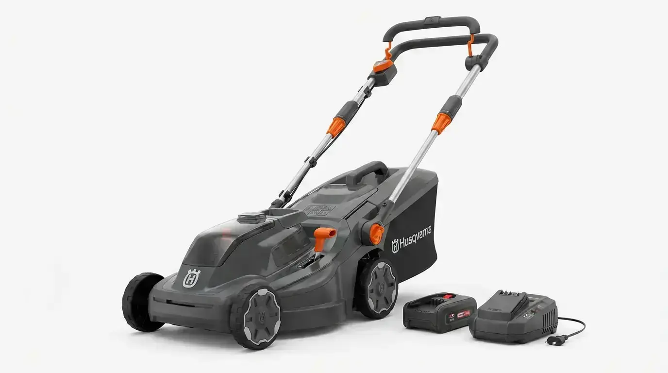 Husqvarna ASPIRE LC34 Akku-Rasenmäher in Grau und Orange mit Akku und Ladegerät vor weißem Hintergrund.