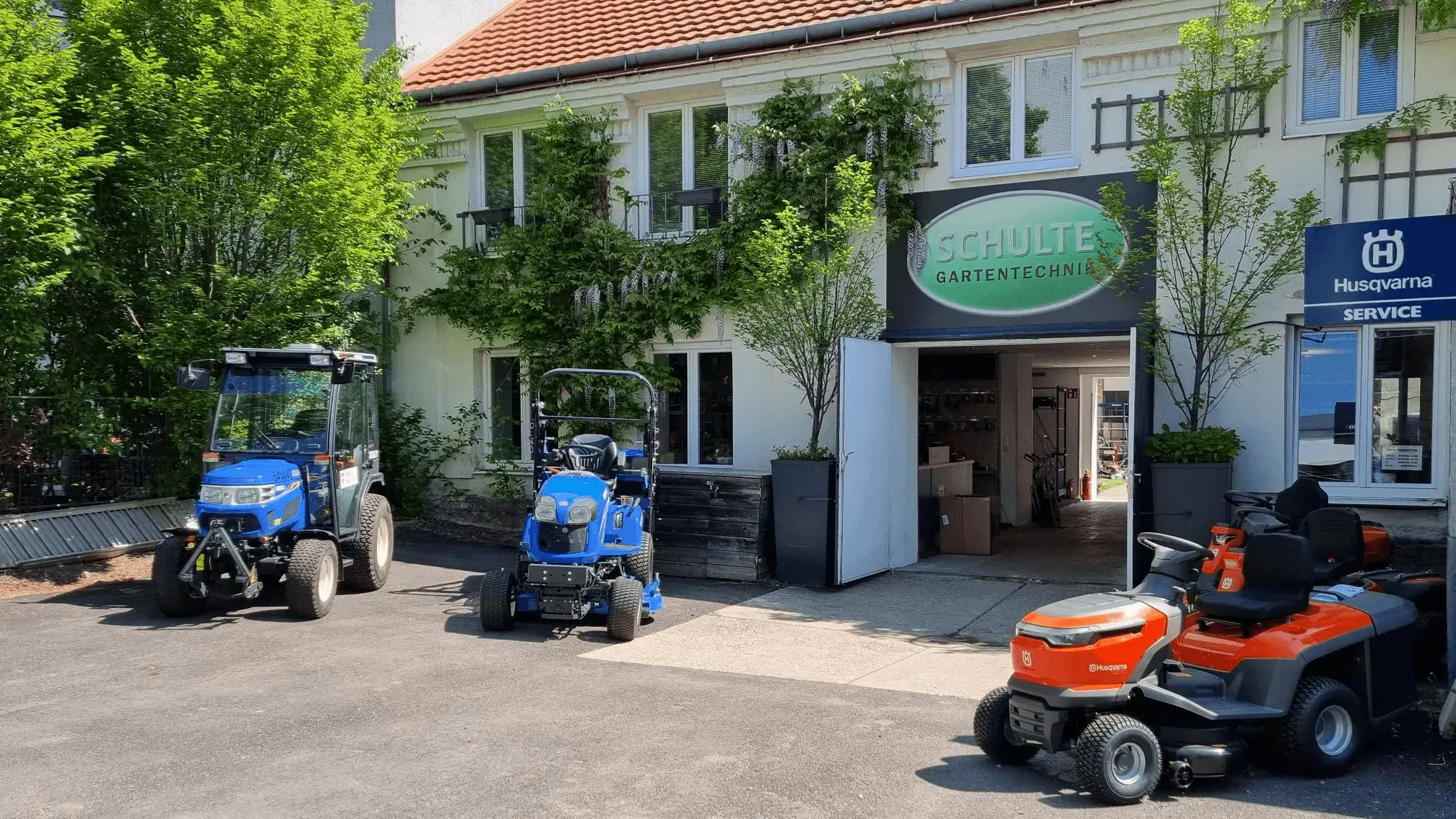 SGTech Wien Werkstätte Ansicht mit Eingang 3 - von der Seite