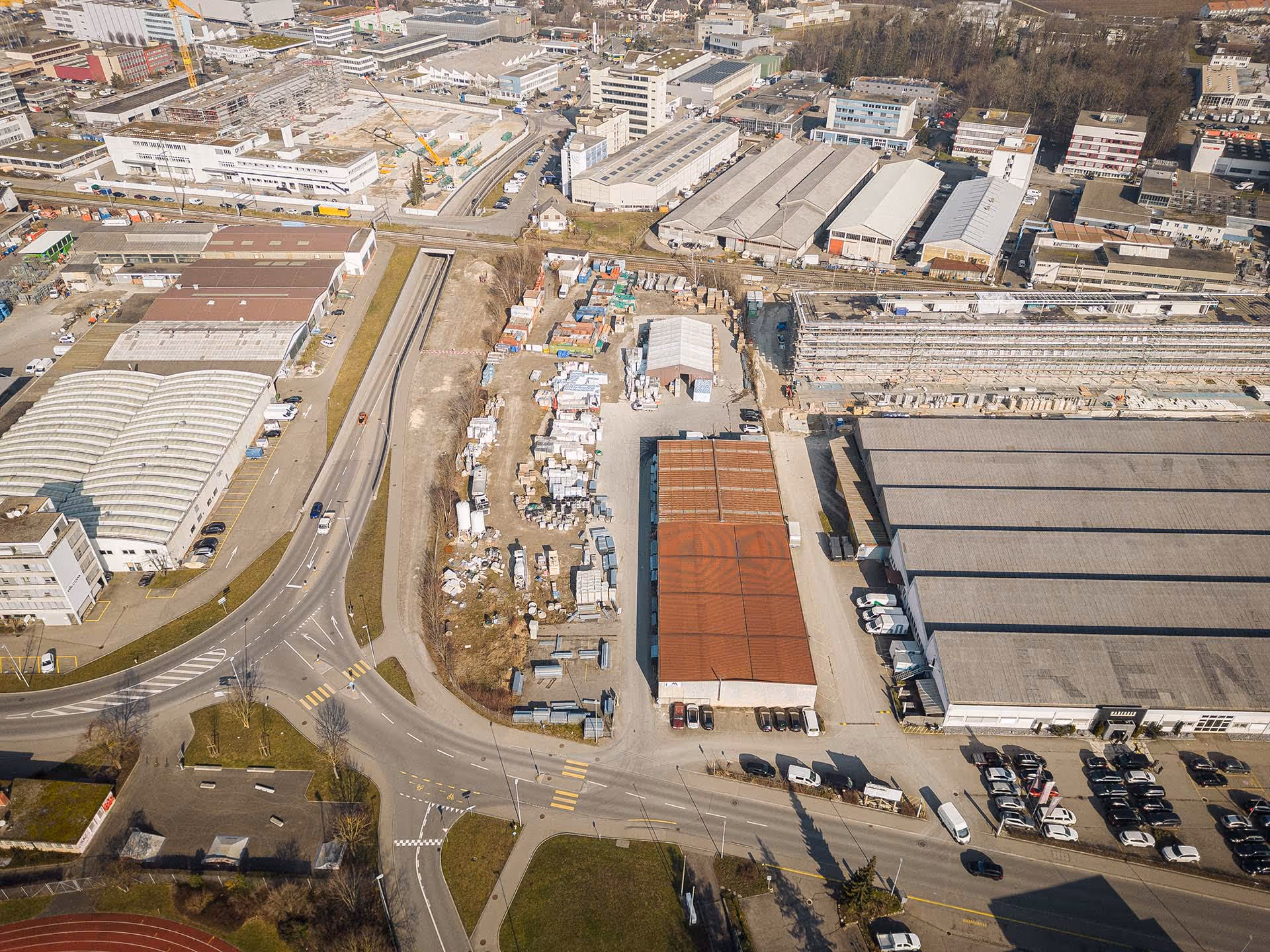 Weitwinkel Bildaufnahme des Areals