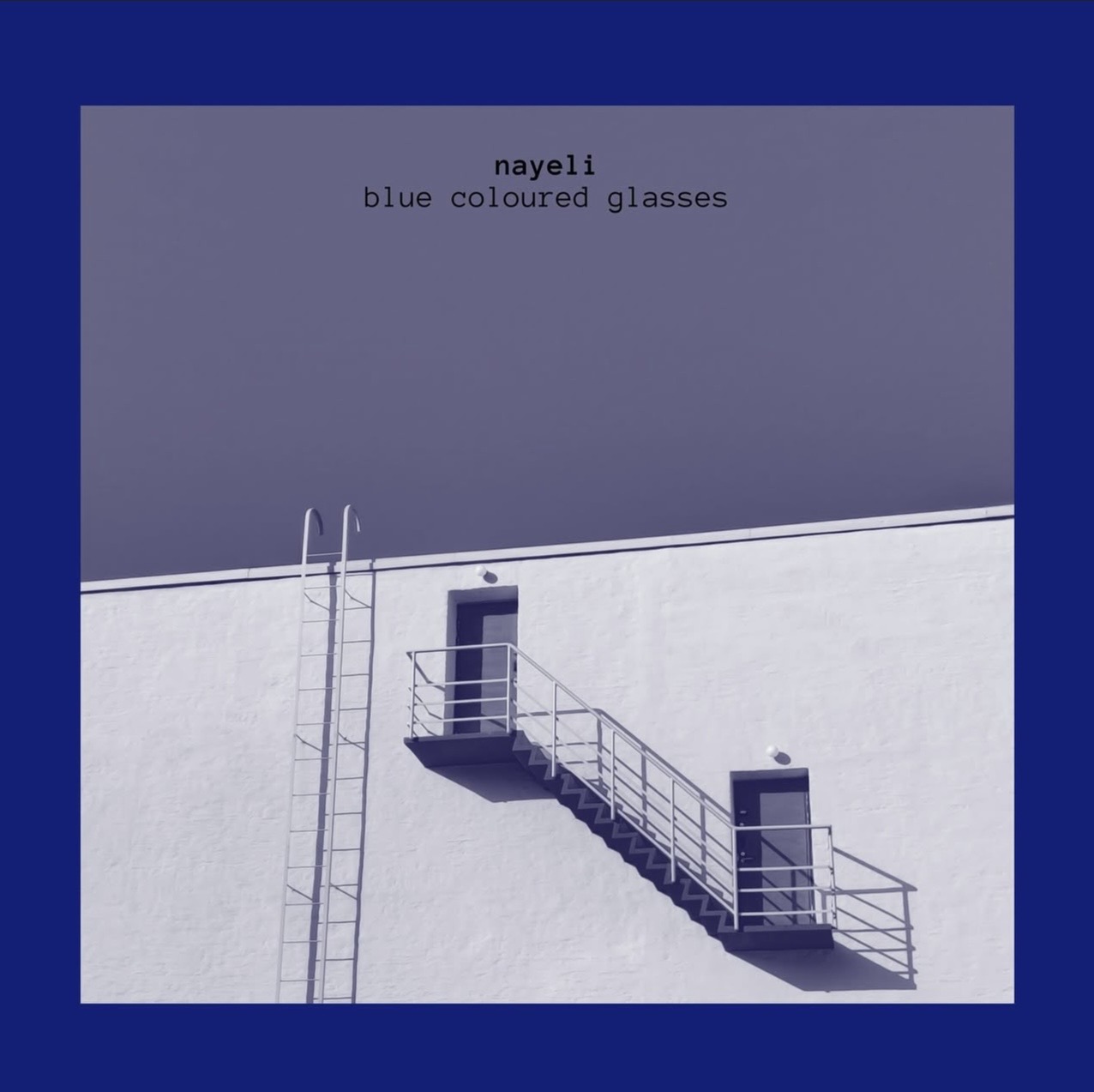 Single Cover Blue Coloured Glasses -Picture: Judith Molnar, Design: Zoe Kruse