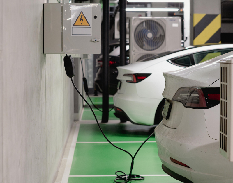 Voiture electrique recharge parking logements copropriétés