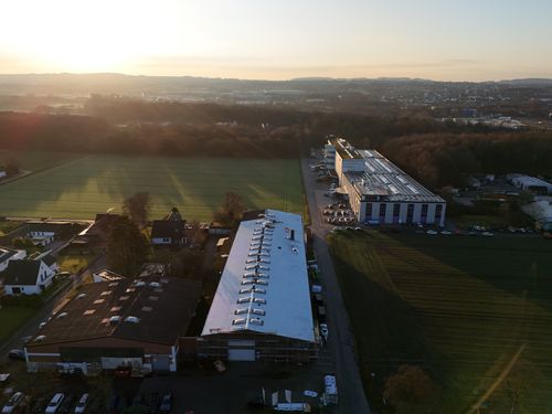 Energetische Flachdachsanierung für Gewerbegebäude