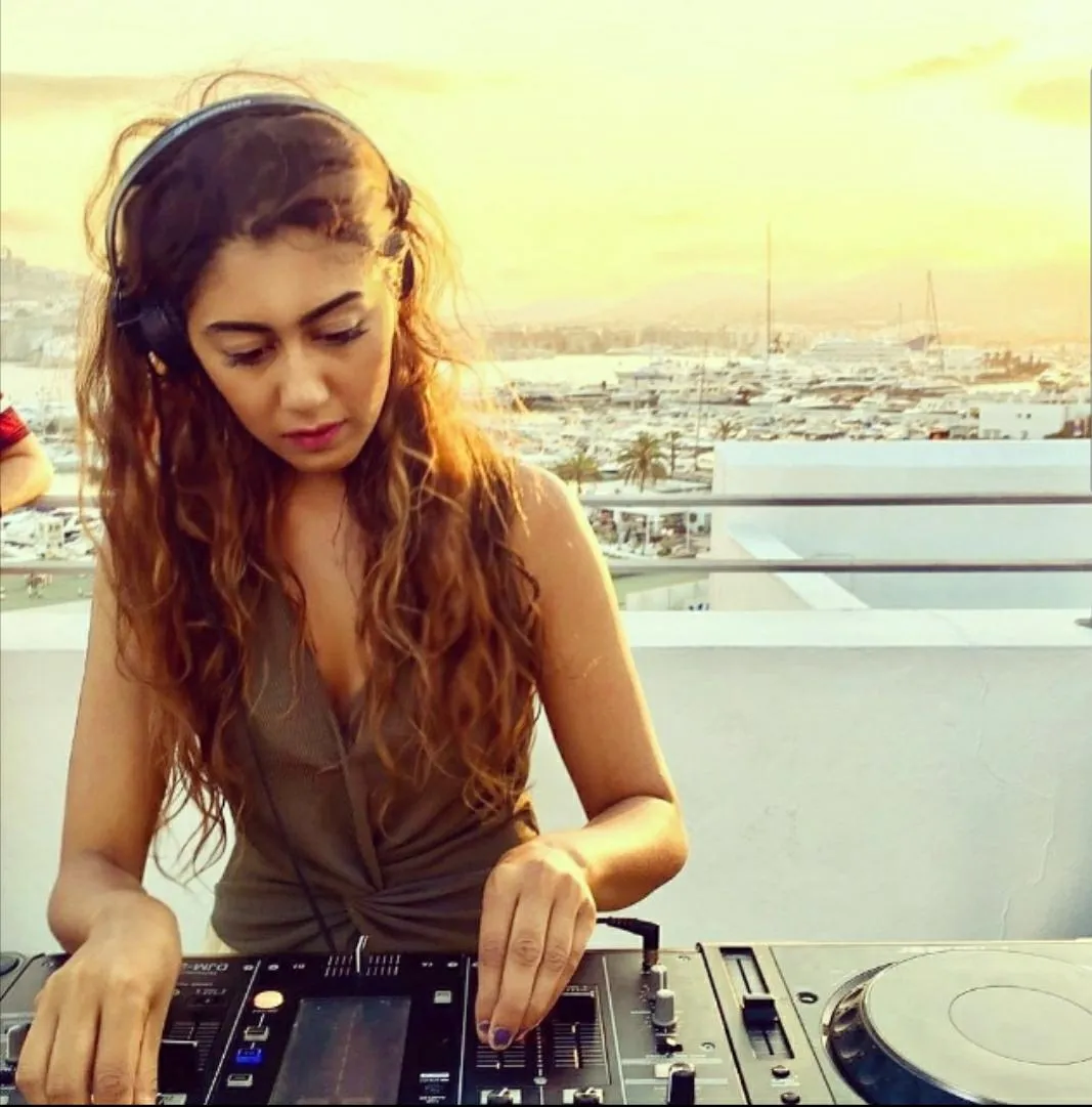 Arianna Aan DJ