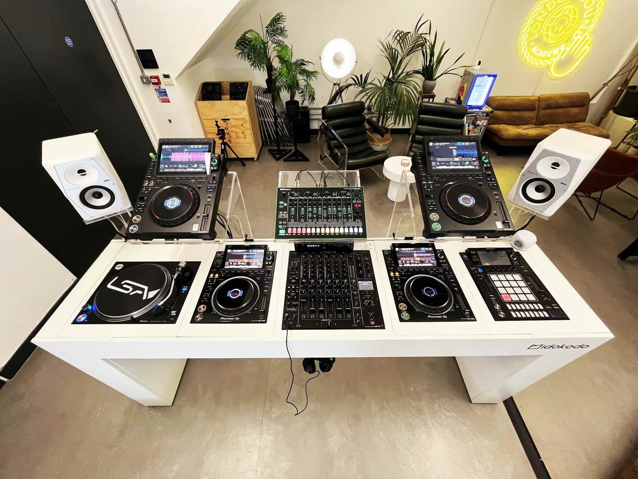 An impressive hybrid DJ setup at London Sound Academy used in the teaching of the Elite DJ Course. A DJ course specifically all about hybrid DJing using multiple decks and live digital instruments.