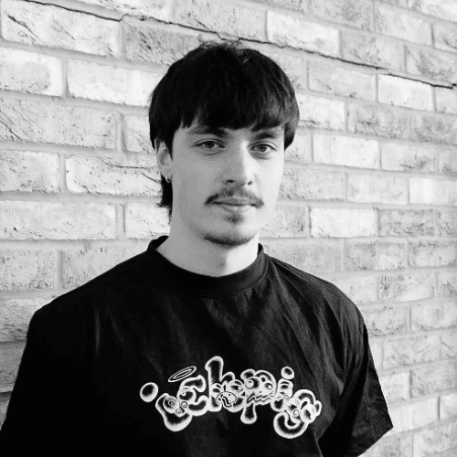 DJ tutor Dylan standing against a wall in a professional press photo for London Sound Academy.