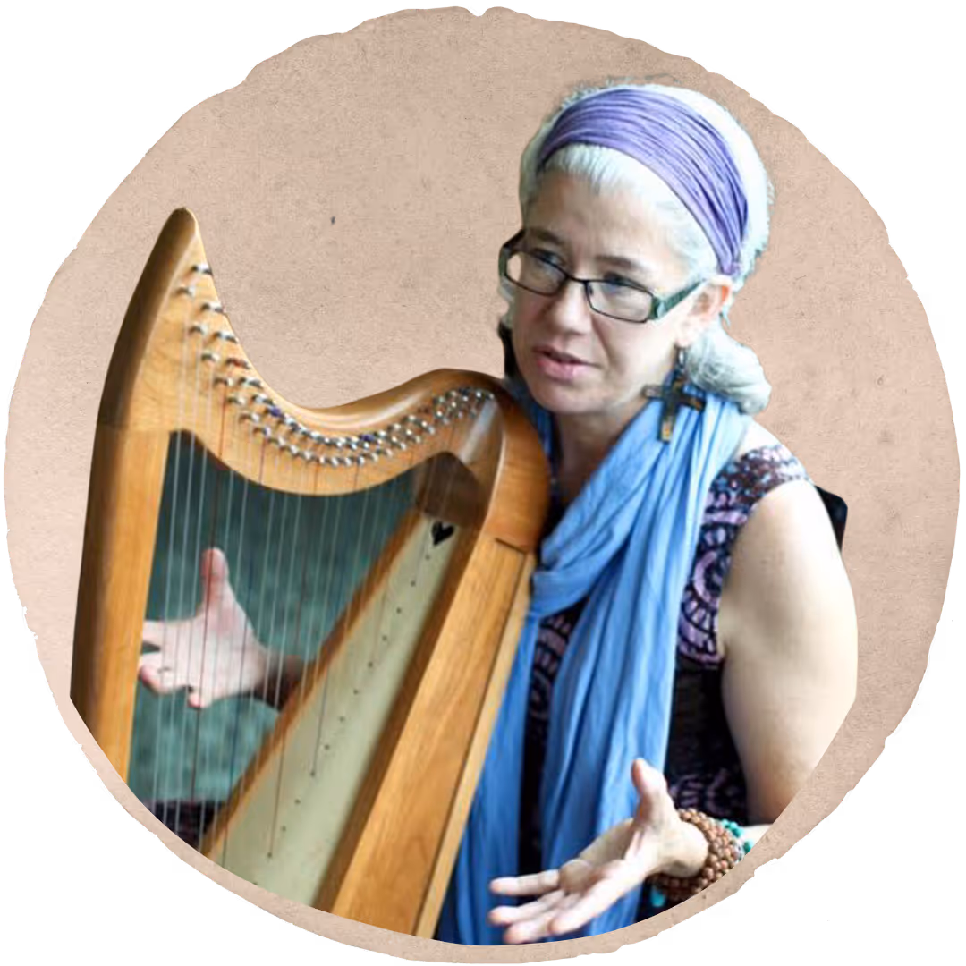 a headshot of Rachel a.