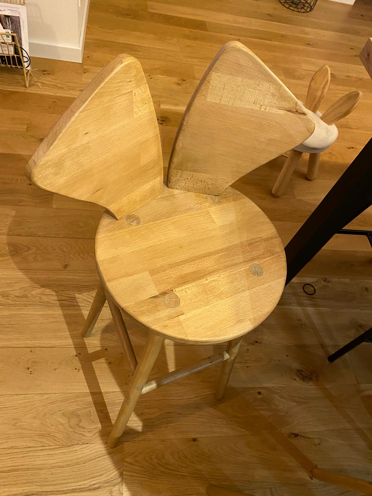 Chaise d'ébéniste fabriquée en bois.