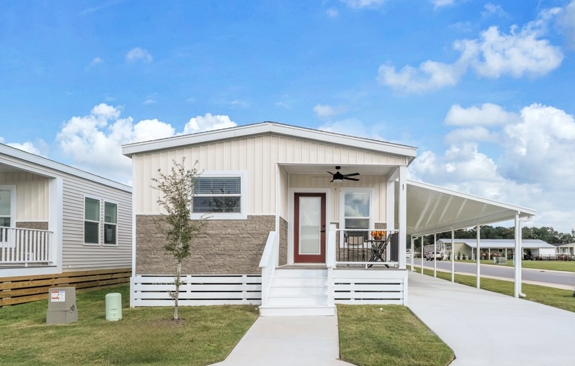 47 Skipjack Lane Mobile Home for Sale at Riverwalk Landing, Freeport Florida