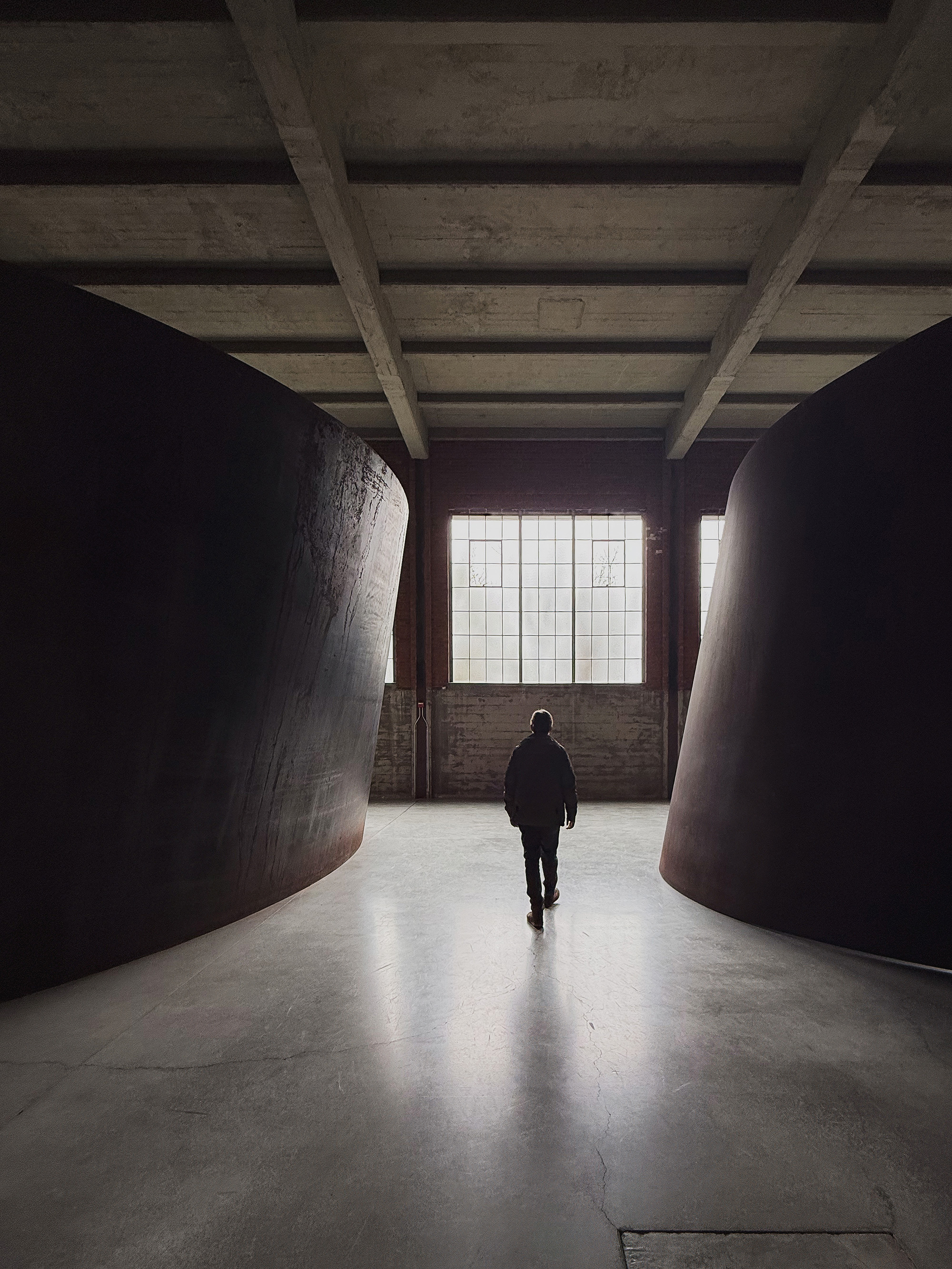The work changes with the body’s position inside it. Image Credit: Richard Serra. Installation view, Dia Beacon.