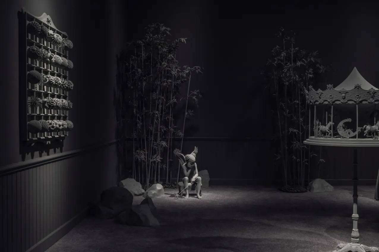 New York, 2024. Pull back: the angel and carousel now seen separately in Brussels were gathered here into one environment. The objects remain; their relations change. Image Credit: Hans Op de Beeck, Whispered Tales. Photo: Dominique Provost.