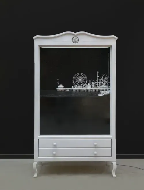 The pier returns in three dimensions. Pictorial distance is compressed into a cabinet; the imagined horizon becomes built and contained. Image Credit: Hans Op de Beeck, Wunderkammer (the Pier), 2024. Photo: Hugard & Vanoverschelde.