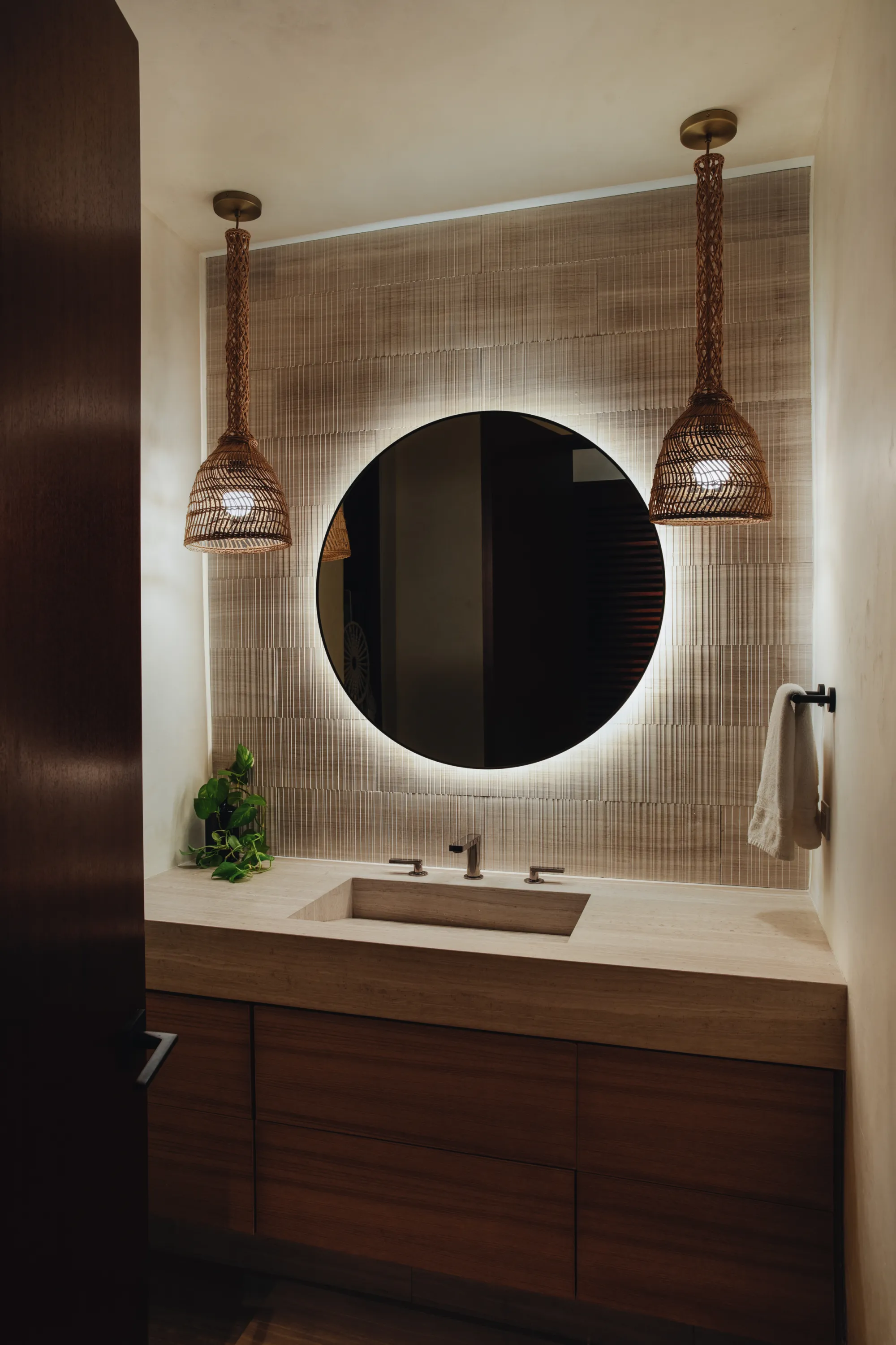 subject: image of restaurant interior (for a seafood restaurant)