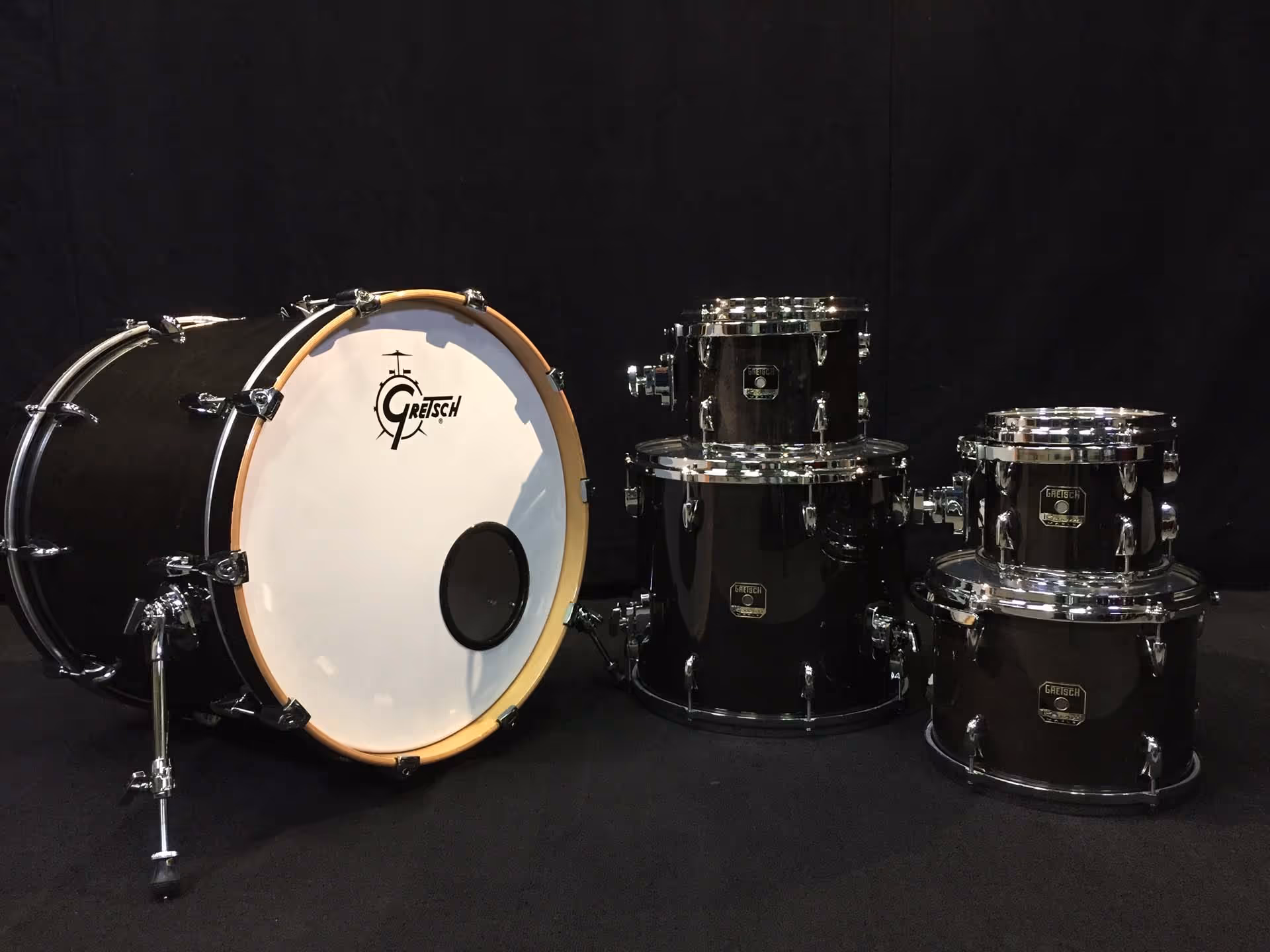 Gretsch Renown • Ebony Lacquer
