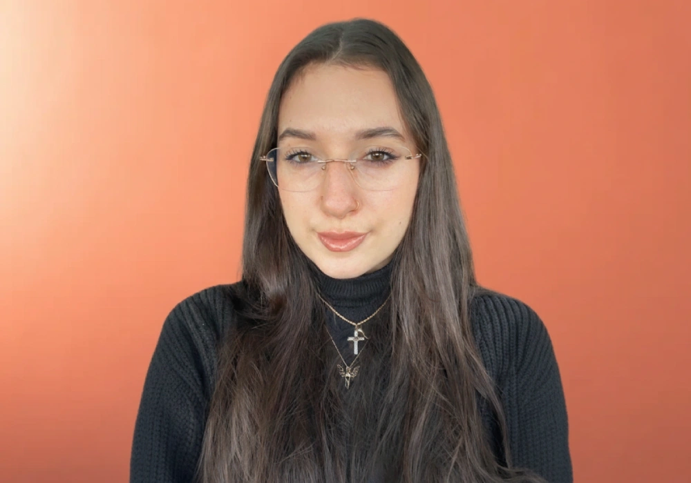 [team] image of individual team member (for a home goods store)