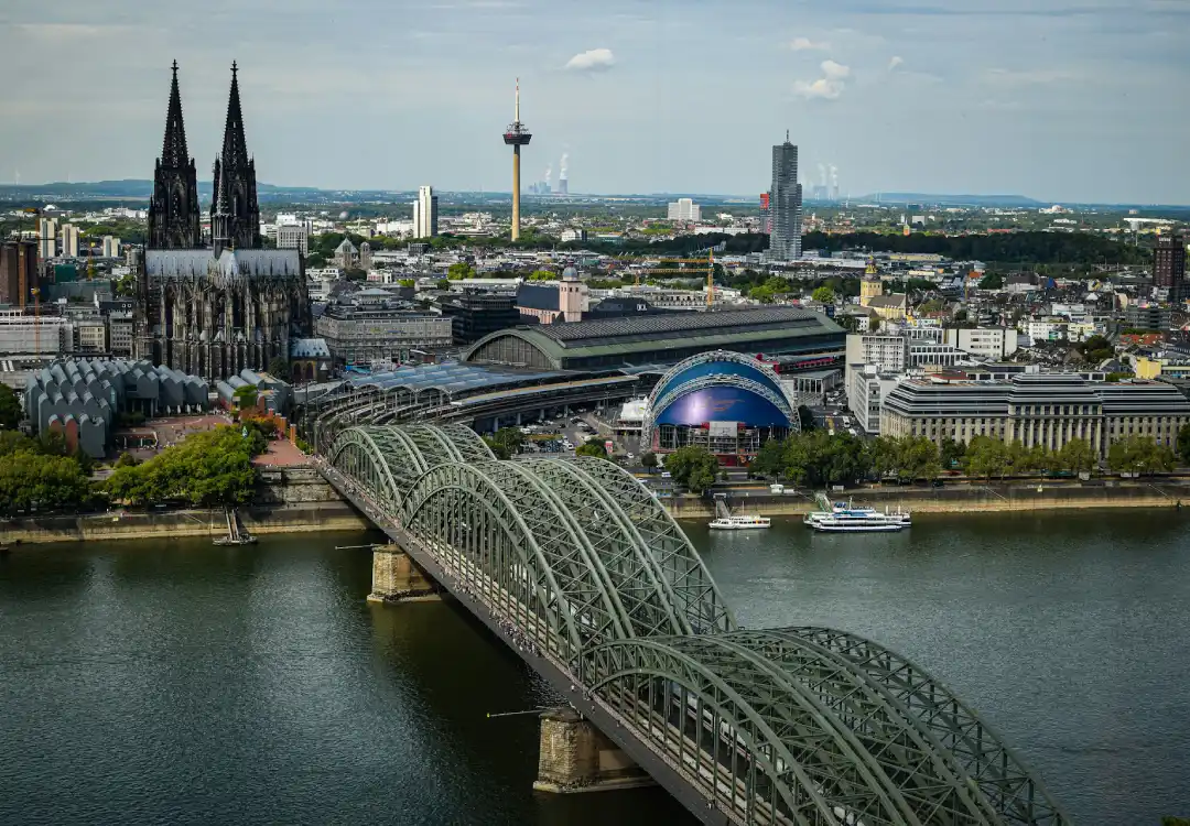 image of a doctor talking to a patient