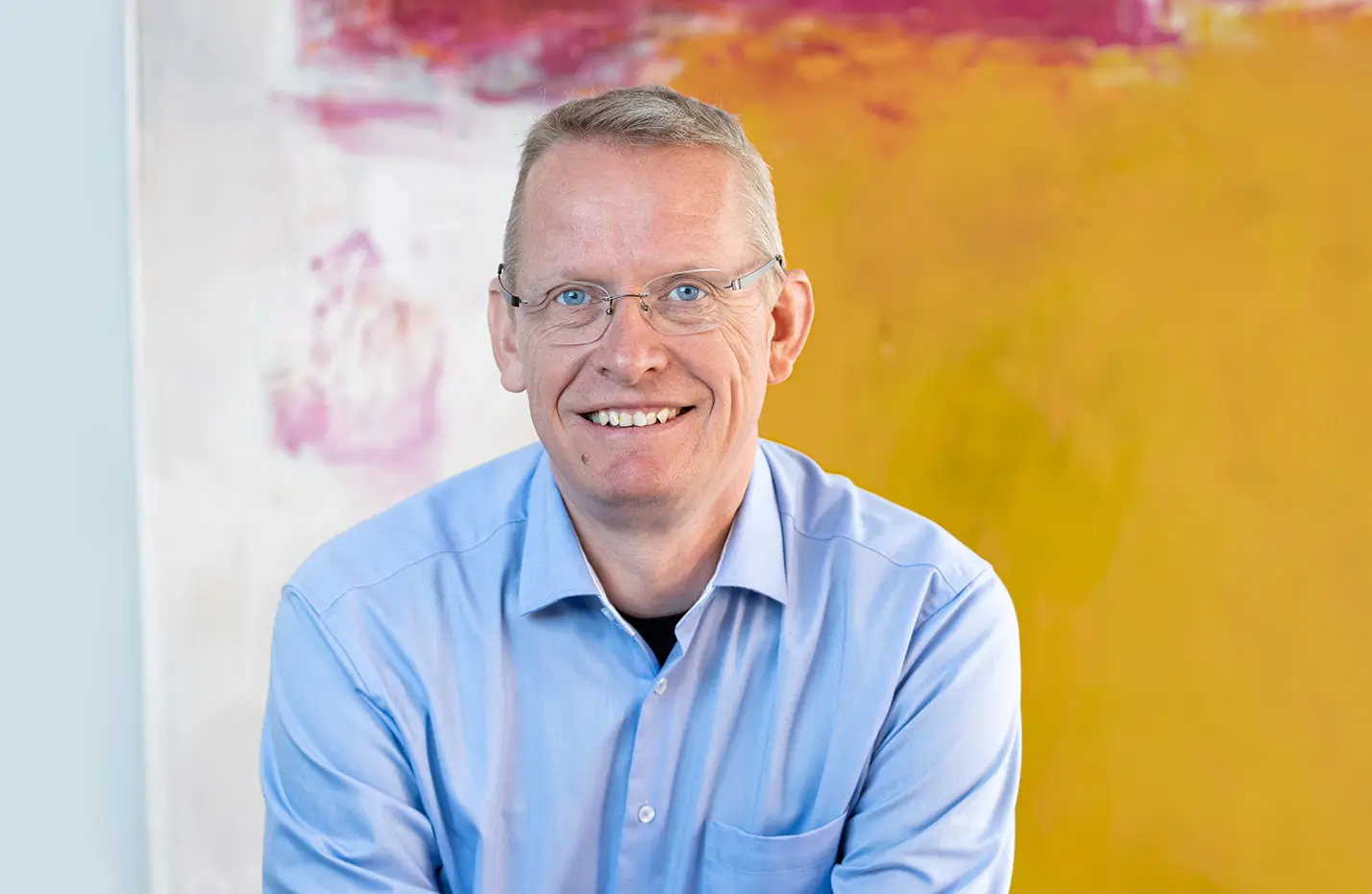 Stefan Kobilke lächelt in die Kamera.