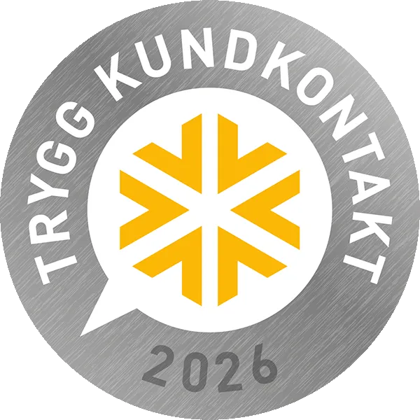 Silver circular badge with white text 'TRYGG KUNDKONTAKT' around a yellow geometric star inside a white speech bubble, with '2026' below.