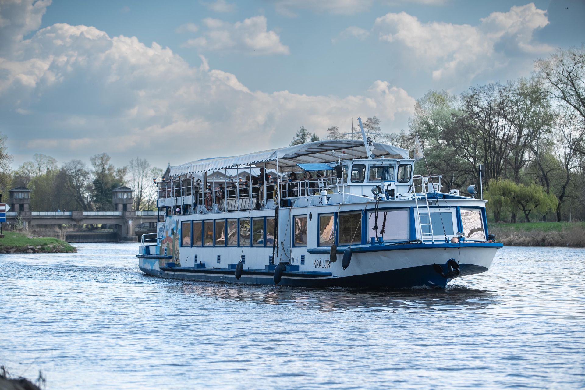 Loď Král Jiří s motorem Caterpillar Cat CC7.1