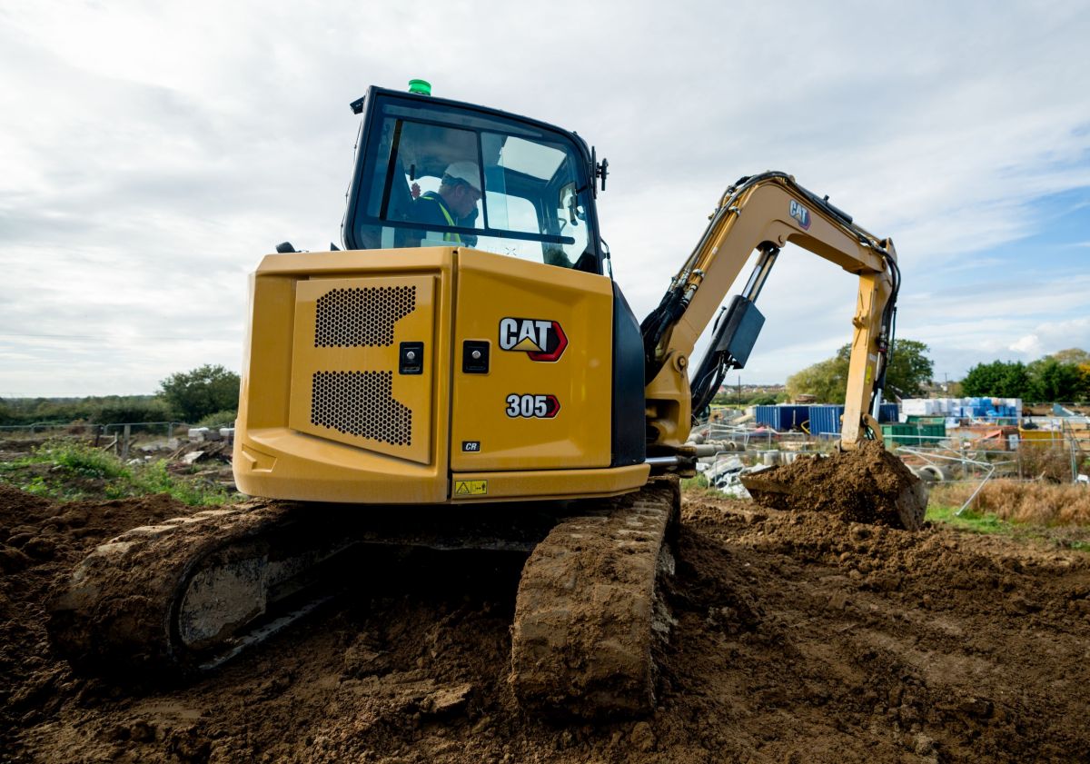 Minirýpadlo Cat 305 s technologiemi Ease of Use