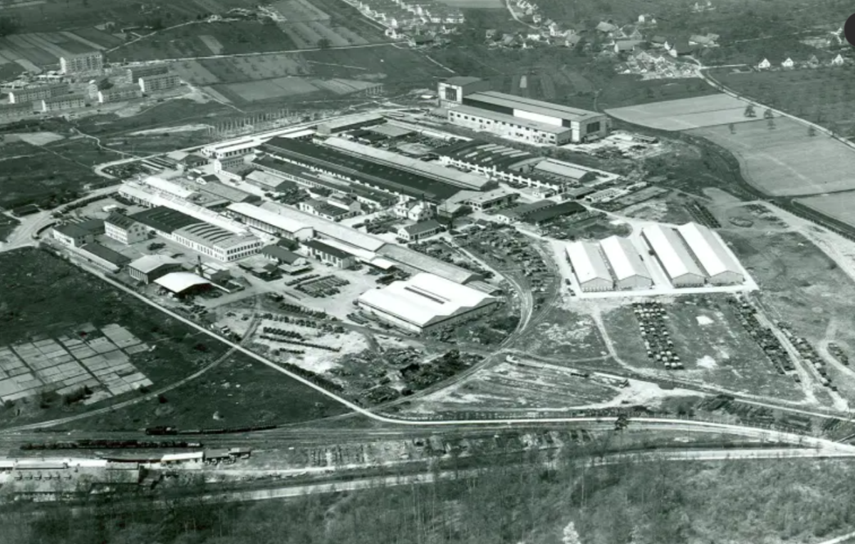 Průmyslový areál rychle se rozvíjejícího závodu Metallwerk Friedrichshafen
