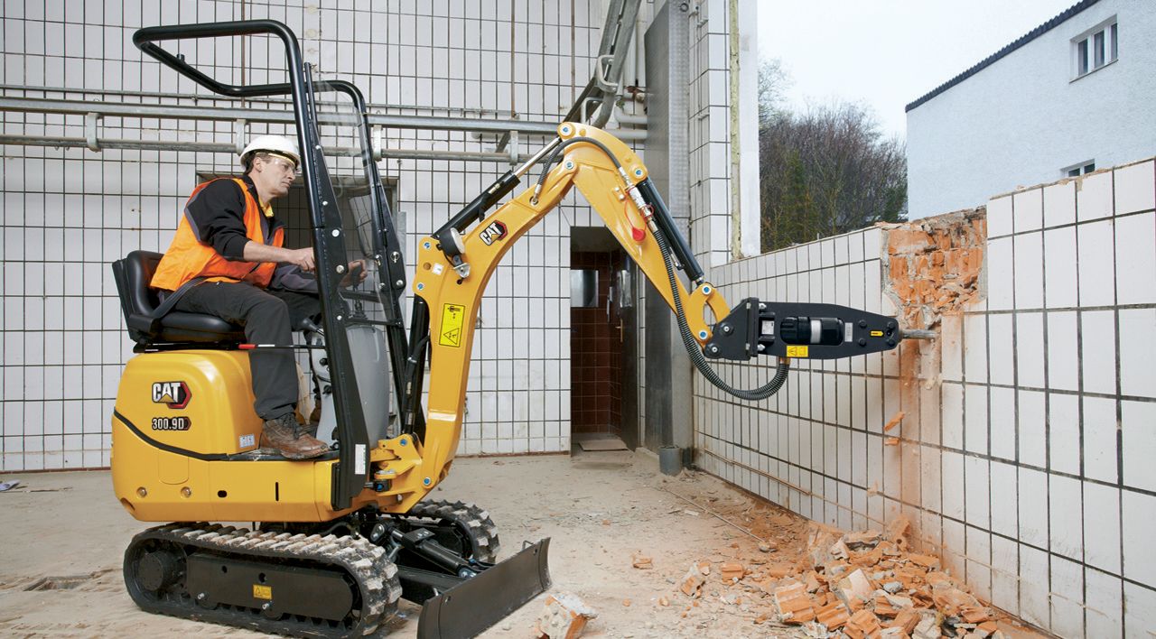 Mikrorýpadlo Cat 300.9D vyniká vysokým výkonem i kompaktními rozměry.