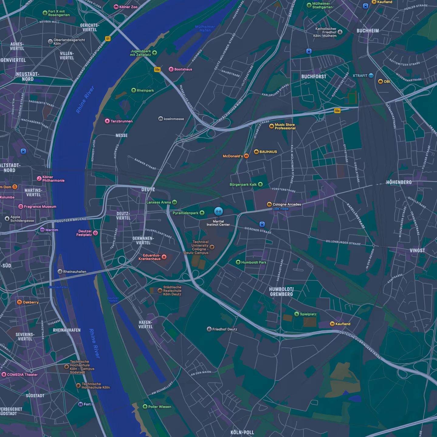 Karte eines Teils von Köln mit dem Rhein, Parks, dem Martial Instinct Center und mehreren bekannten Orten wie Lanxess Arena, Deutz-Viertel und Humboldt Park.