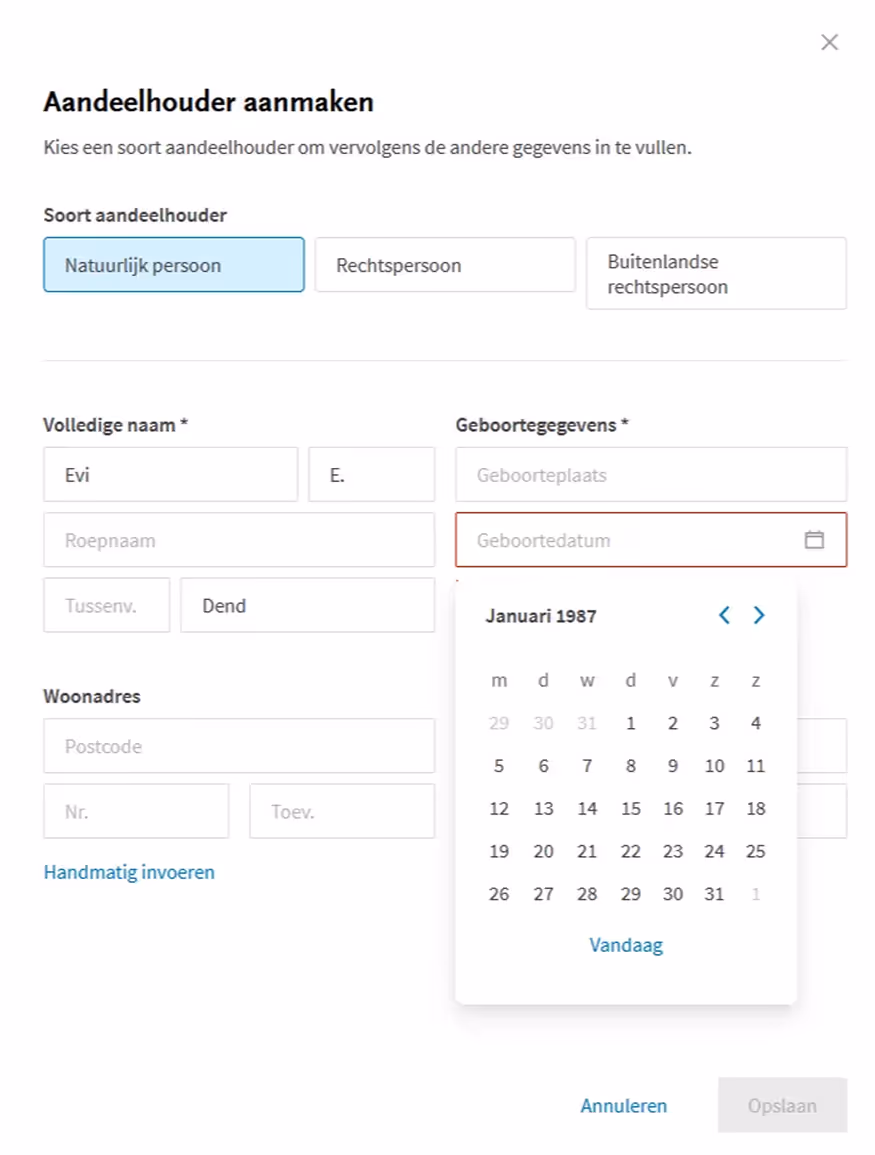 Formulier om aandeelhouder aan te maken met velden voor naam, geboortedatum, woonadres en keuze uit natuurlijk persoon, rechtspersoon of buitenlandse rechtspersoon.