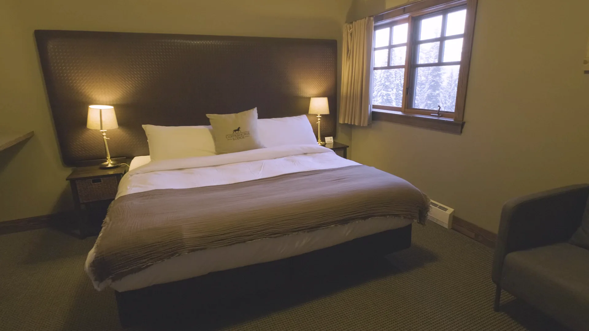 Representative King guestroom at Copper Horse Lodge