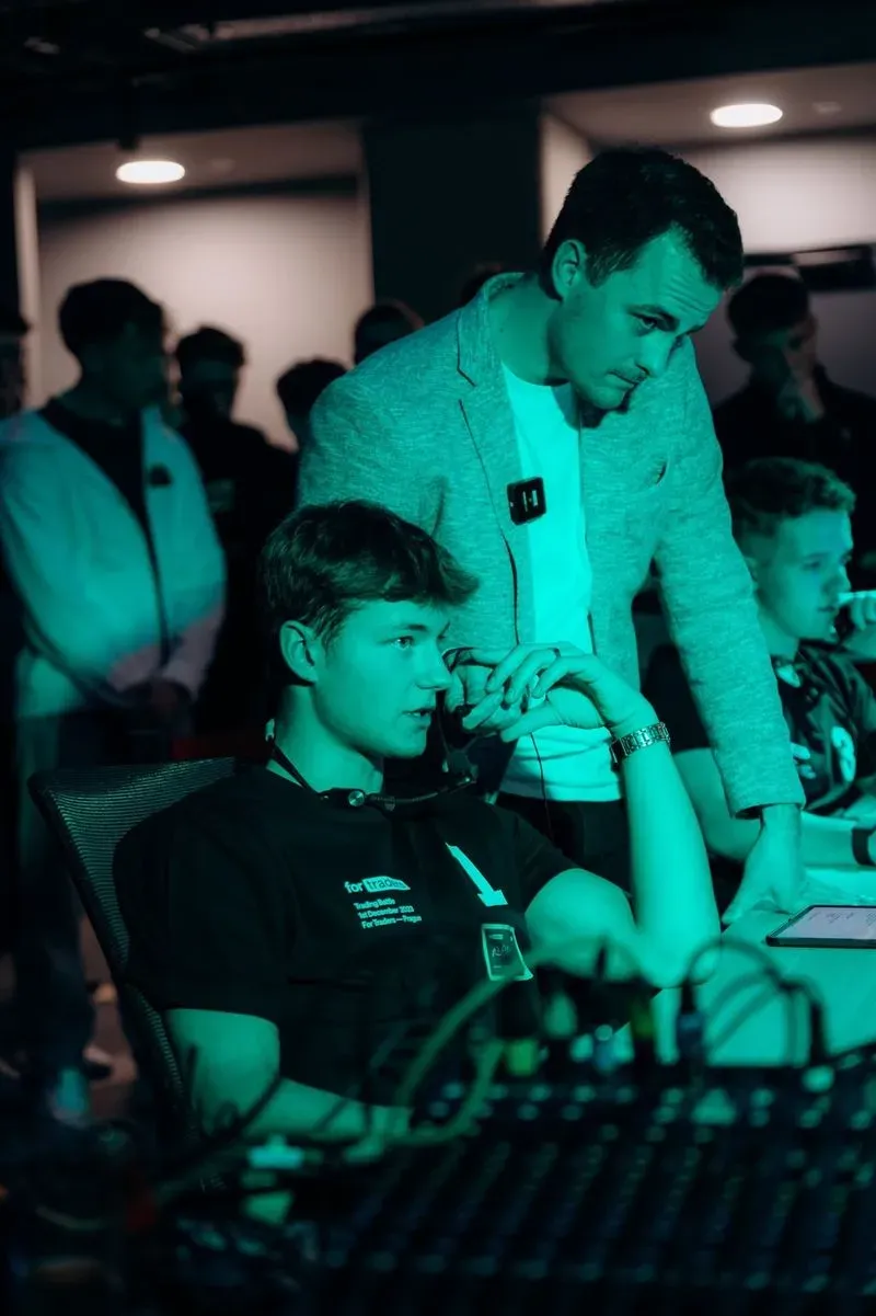 Trader focusing on the competition and discussing his trades with the moderator.