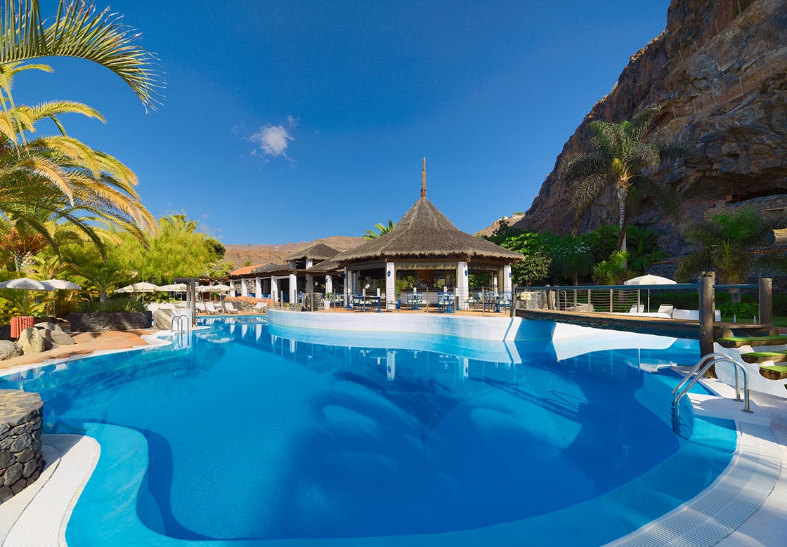 Club Laurel Pool Bar