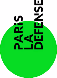 Logo de Paris La Défense avec texte noir vertical sur un cercle vert vif.