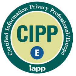 Logo circulaire avec les lettres CIPP en vert foncé sur un fond jaune clair, entouré d'un anneau vert foncé.