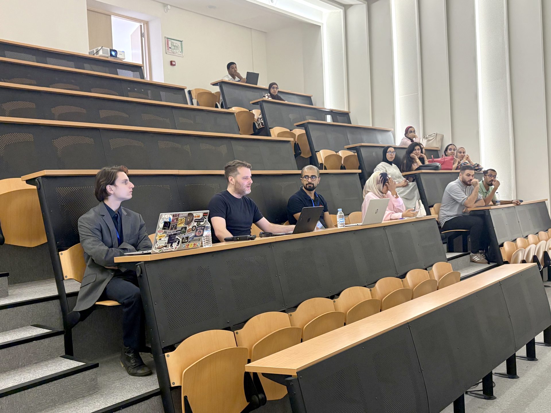 Étudiants de Bachelor 1 faisant connaissance lors de la rentrée à Cybersup
