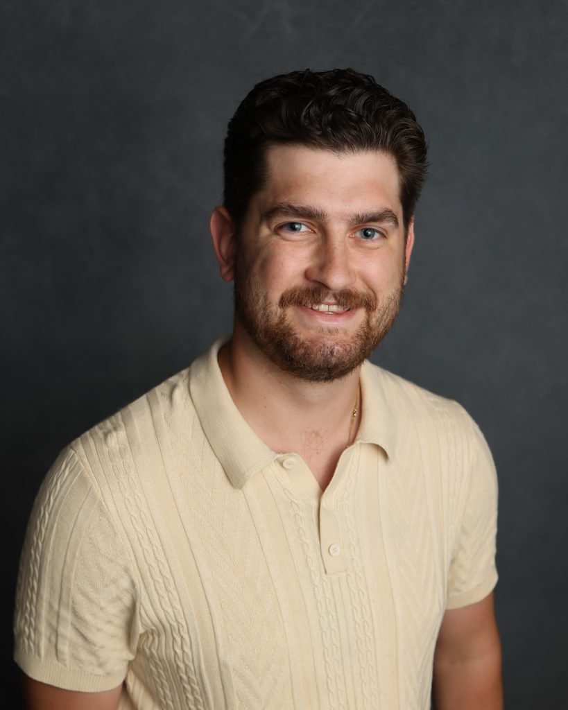 [headshot] image of customer (for a tailors & alteration shop)