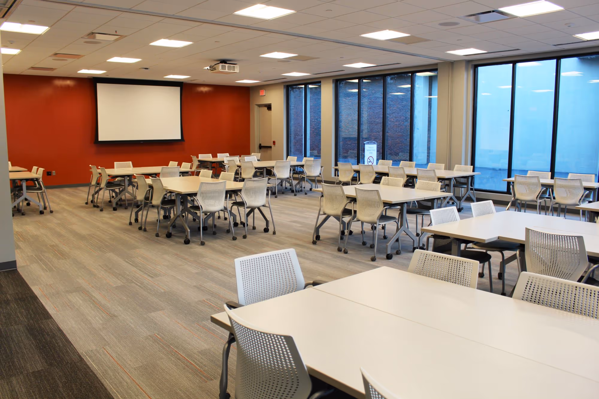 Image of a coworking space with many tables and chairs.