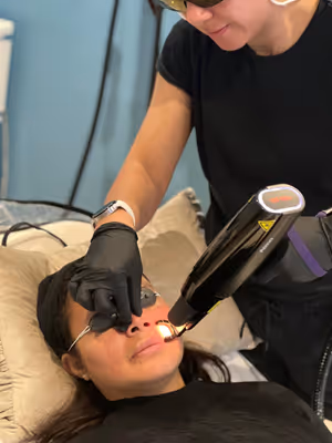 [digital project] image of app interface design on a smartphone (for a web design agency)