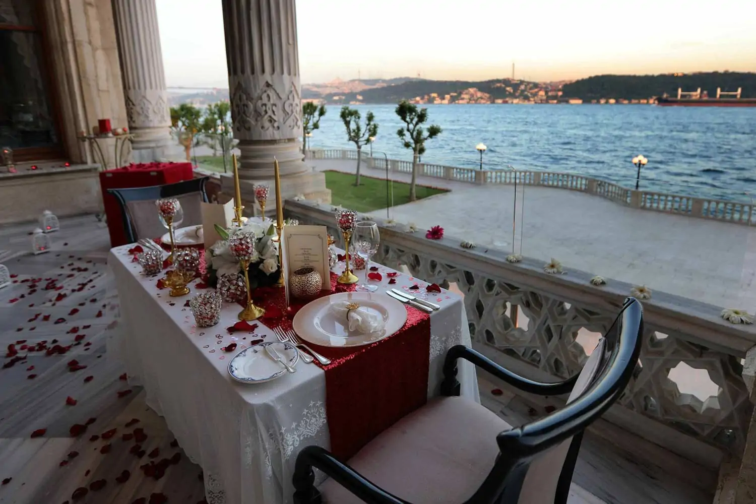 Ciragan Sarayinda evlilik teklifi organizasyonu - Diamond Organizasyon