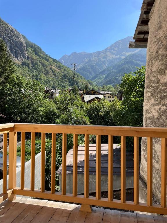 Alpine Chic Retreat, Courmayeur