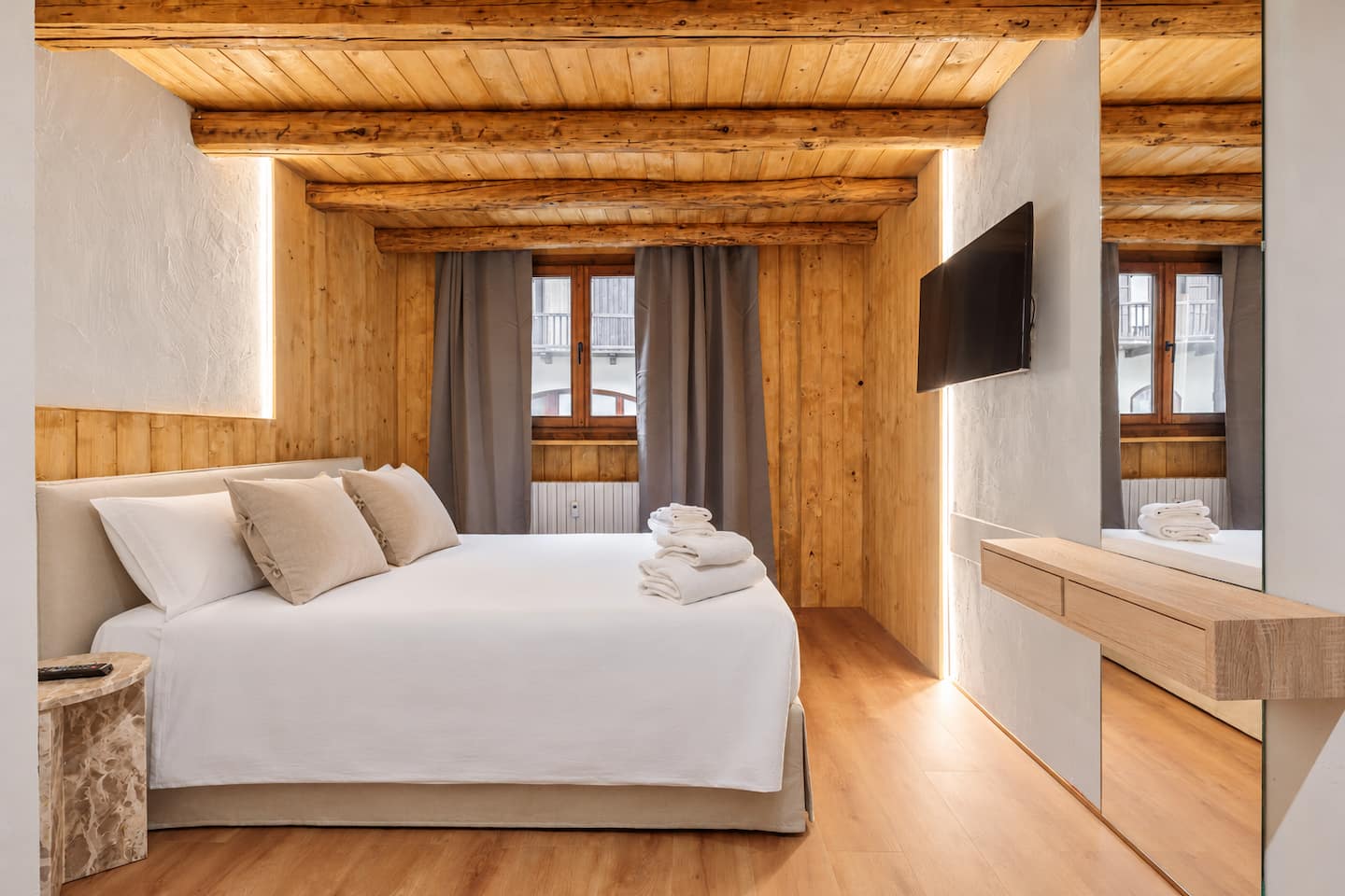 Boutique Alpine Two-Bedroom, Courmayeur