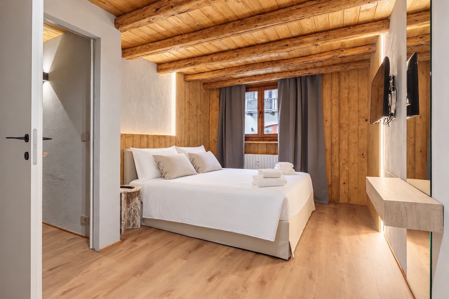 Boutique Alpine Two-Bedroom, Courmayeur