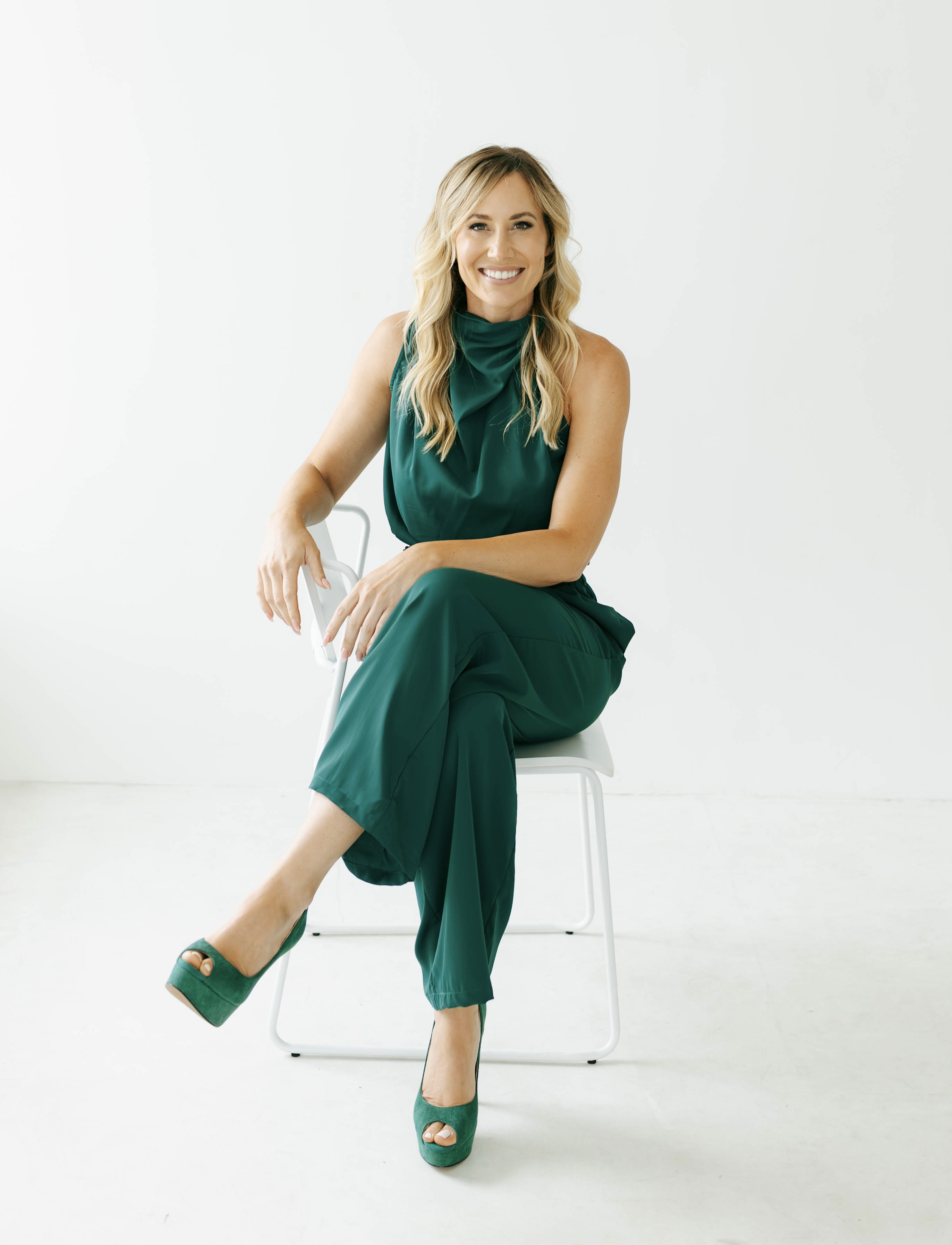 image of acupuncture therapist explaining treatment